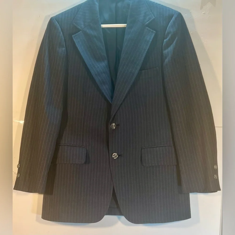 JOHNNY CARSON BLUE WITH GREY PINSTRIPE SUIT SIZE 36 PANTS 32X30